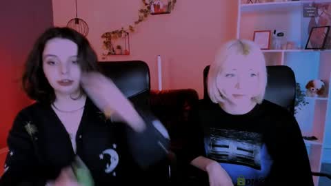 mia_mooon_ online show from April 2026 08:39:01 AM