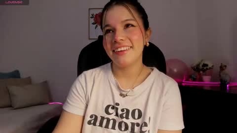 Snapshot of mia_moralez chatting on November 2025 01:00:02 PM MIA online show from November 2025 01:00:02 PM