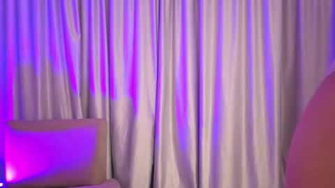 Mia online show from March 2026 12:01:02 PM