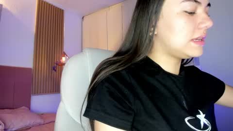 Mia Nevaeh - follow me online show from April 2026 06:05:01 PM
