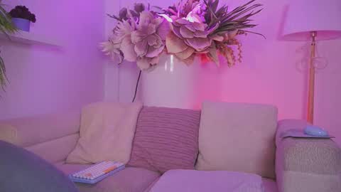 Mia online show from March 2026 11:21:02 AM