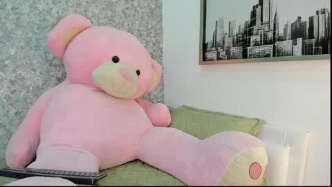 Mia online show from May 2026 02:31:01 AM
