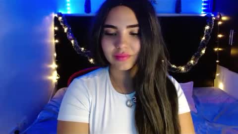 Mia  online show from December 2024 01:54:02 PM