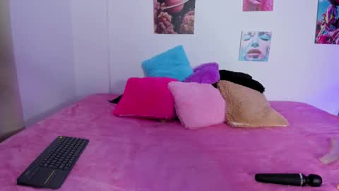 mia_purplee online show from November 2025 03:17:01 AM