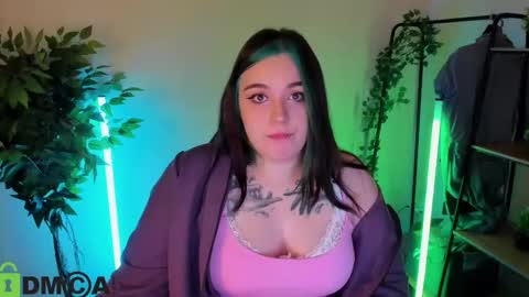 Mia online show from March 2026 12:38:02 AM