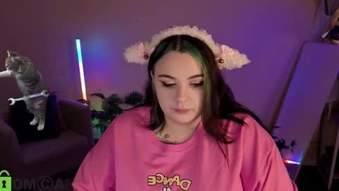 Mia online show from March 2026 01:18:01 AM