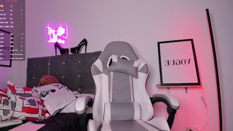 Snapshot of mia_ravenn chatting on February 2025 10:42:02 PM Mia online show from February 2025 10:42:02 PM