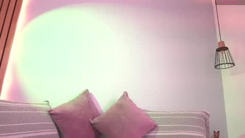 Mia Reeves online show from March 2026 07:06:02 PM