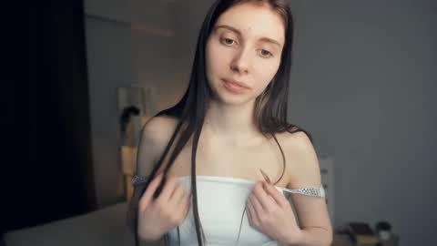 Mia online show from March 2025 02:23:02 PM