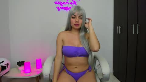 Mia online show from January 2025 02:54:01 AM