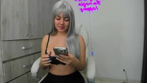 Mia online show from February 2025 03:23:02 AM