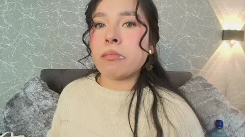 Snapshot of mia_roux13 chatting on January 2025 07:28:02 PM Mia Roux online show from January 2025 07:28:02 PM