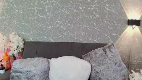 Snapshot of mia_roux13 chatting on January 2025 06:48:01 PM Mia Roux online show from January 2025 06:48:01 PM