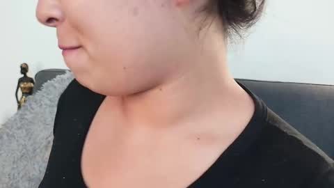 Snapshot of mia_roux13 chatting on September 2025 07:39:02 PM Mia Roux online show from September 2025 07:39:02 PM