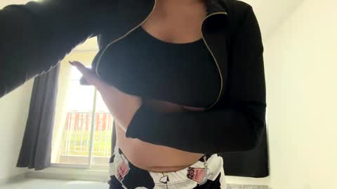 Snapshot of mia_roux13 chatting on October 2025 06:38:02 PM Mia Roux online show from October 2025 06:38:02 PM