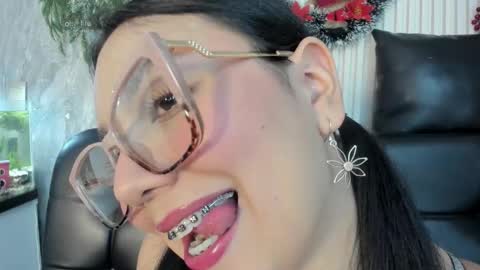 Snapshot of mia_roux13 chatting on November 2025 04:01:01 AM Mia Roux online show from November 2025 04:01:01 AM