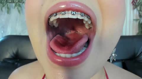 Snapshot of mia_roux13 chatting on November 2025 04:12:02 AM Mia Roux online show from November 2025 04:12:02 AM