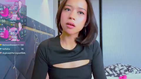 Mia online show from February 2025 10:04:02 AM