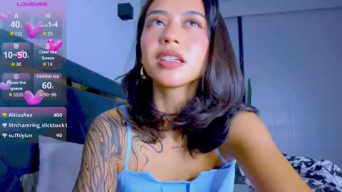 Mia online show from September 2025 01:23:02 PM