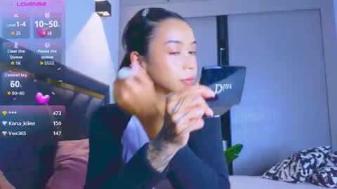 Mia online show from October 2025 03:36:01 PM