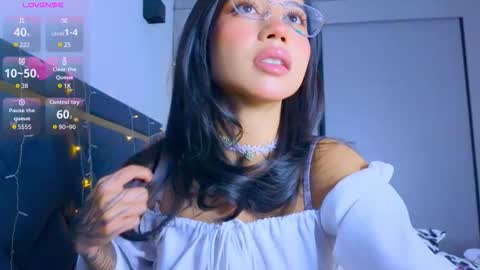 Snapshot of mia_sirenia chatting on January 2026 01:24:02 PM Mia online show from January 2026 01:24:02 PM