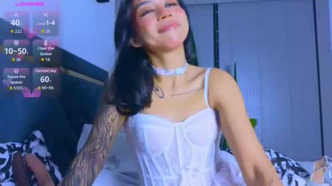 Snapshot of mia_sirenia chatting on January 2026 06:02:02 PM Mia online show from January 2026 06:02:02 PM