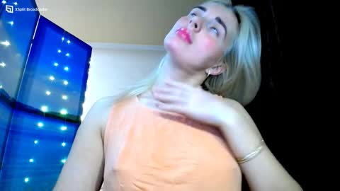 Snapshot of mia_sunnyy chatting on December 2024 08:36:02 PM Mia. online show from December 2024 08:36:02 PM