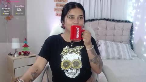 Mia  online show from December 2025 05:36:02 AM