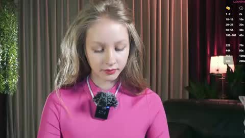 Mia online show from November 2025 10:16:02 AM