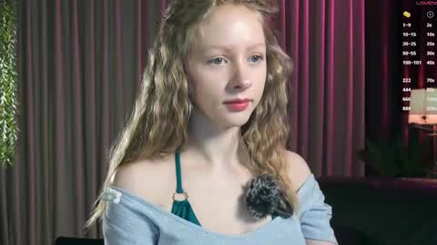 Mia online show from November 2025 10:28:02 AM