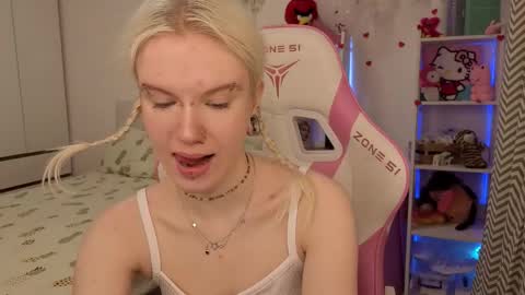 Mia online show from February 2026 03:16:02 AM