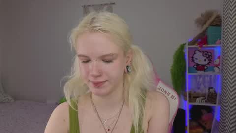 Snapshot of mia_waterlily chatting on April 2026 03:09:02 AM Mia online show from April 2026 03:09:02 AM