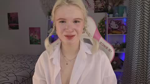 Snapshot of mia_waterlily chatting on June 2026 03:19:02 AM Mia online show from June 2026 03:19:02 AM