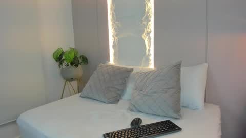 M I A online show from March 2026 03:39:02 AM