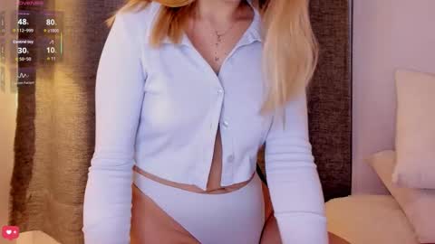 Mia White  online show from December 2025 12:54:01 PM