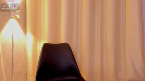 Snapshot of mia_white11 chatting on March 2026 01:15:02 PM Mia White online show from March 2026 01:15:02 PM