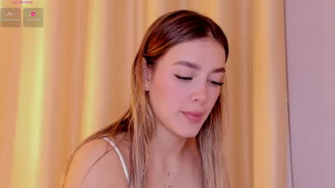 Snapshot of mia_white11 chatting on April 2026 01:23:01 PM Mia White online show from April 2026 01:23:01 PM