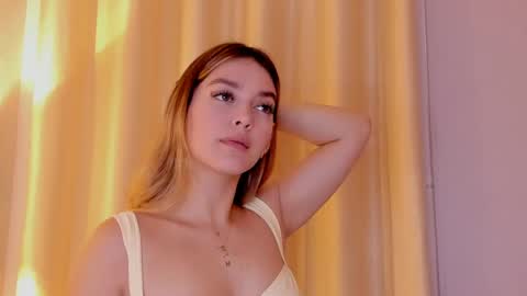 Snapshot of mia_white11 chatting on April 2026 01:06:02 PM Mia White online show from April 2026 01:06:02 PM