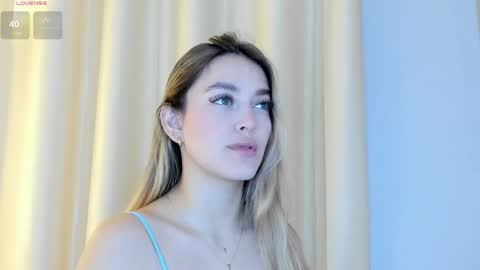 Snapshot of mia_white11 chatting on April 2026 01:29:02 PM Mia White online show from April 2026 01:29:02 PM