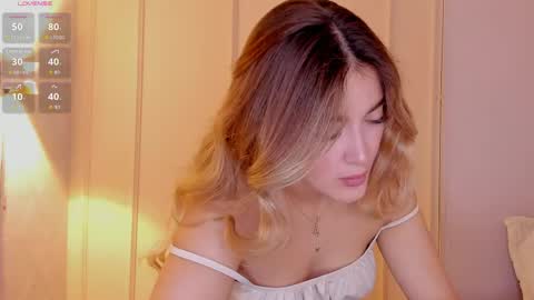 Snapshot of mia_white11 chatting on April 2026 01:41:02 PM Mia White online show from April 2026 01:41:02 PM