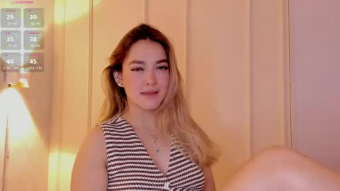Snapshot of mia_white11 chatting on April 2026 01:42:02 PM Mia White online show from April 2026 01:42:02 PM