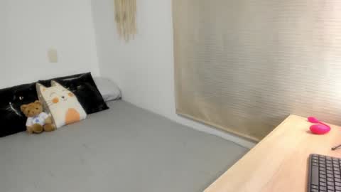 Snapshot of mia_xgray chatting on January 2025 09:28:01 PM Mia online show from January 2025 09:28:01 PM