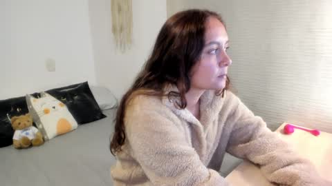 Snapshot of mia_xgray chatting on February 2025 07:05:02 PM Mia online show from February 2025 07:05:02 PM