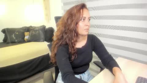 Snapshot of mia_xgray chatting on October 2025 11:05:01 PM Mia online show from October 2025 11:05:01 PM