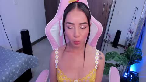 mia  nicolle online show from March 2025 04:34:02 AM