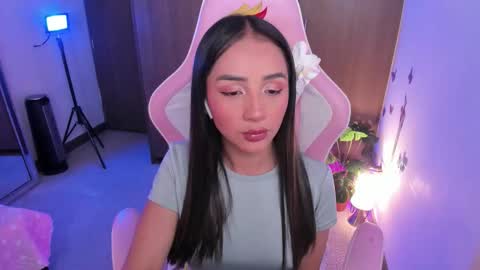 mia  nicolle online show from November 2025 03:07:01 AM