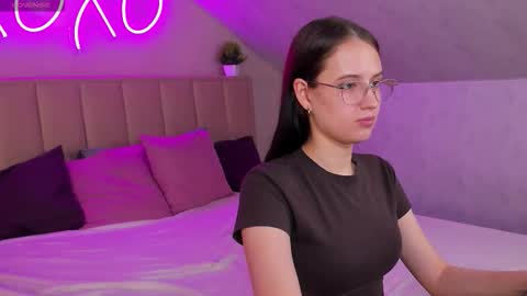 Mia online show from March 2026 09:35:01 AM