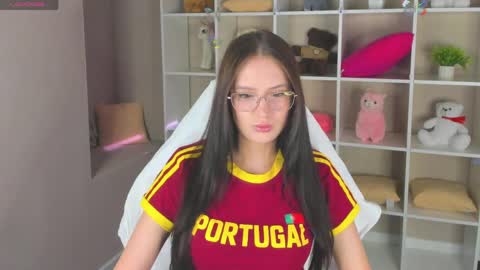 Mia online show from April 2026 11:05:02 AM