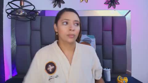 Mia online show from January 2026 12:10:01 PM