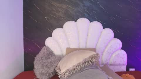 Mia online show from March 2026 12:10:02 PM